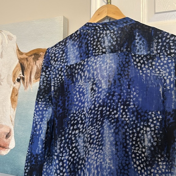 Two in one blouse.  This is a nice tank with sheer blouse over the top - Picture 5 of 6